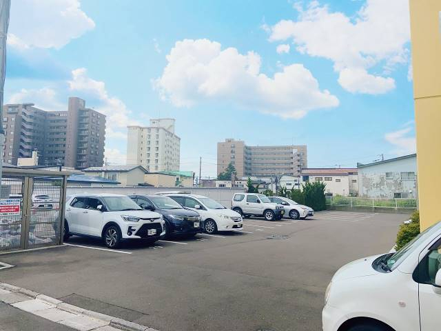 ベレッツァ函館湯川　904　駐車場とゴミステーション☆