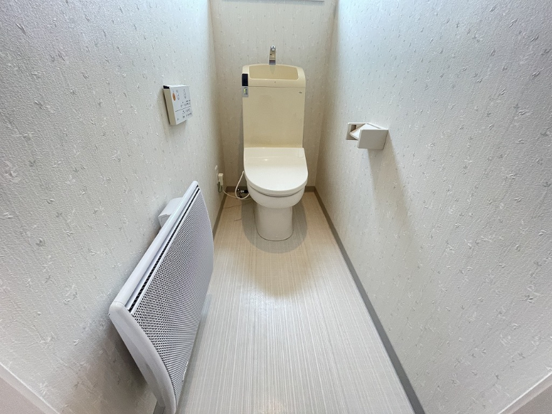 2階トイレ☆パネルヒーター付きで冬も暖かいです♪｜函館市亀田港町　中古一戸建て